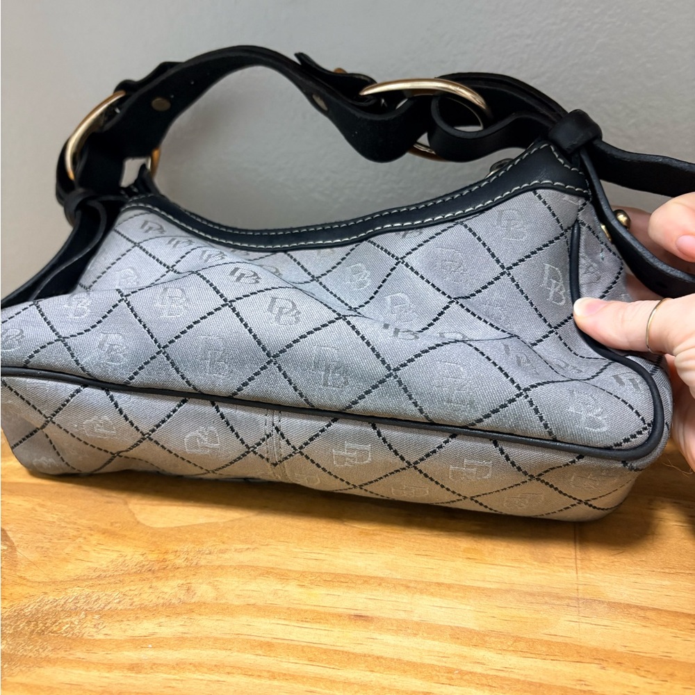 Dooney & Bourke Silver Gray Logo Shoulder Bag with Black Trim - Picture 5 of 8
